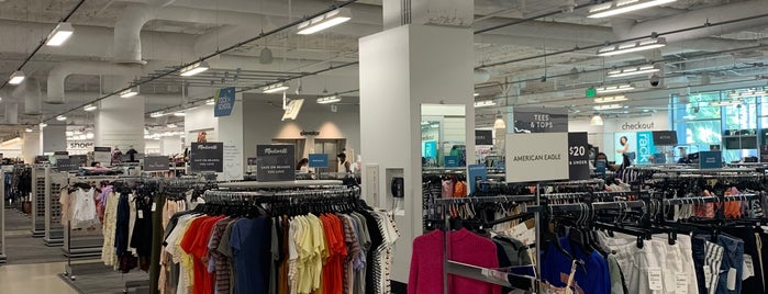 Nordstrom Rack is one of 명소.