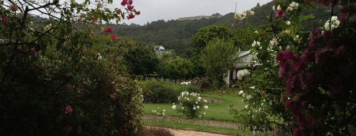 Country Crescent Hotel is one of Garden Route.