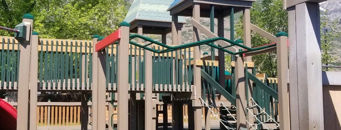 Discovery Park is one of Playgrounds.
