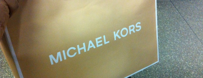 Michael Kors is one of Lugares guardados de Lu.