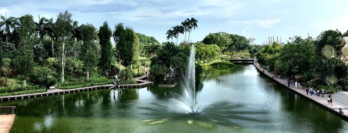 Gardens by the Bay is one of Tempat yang Disukai Jaqueline.