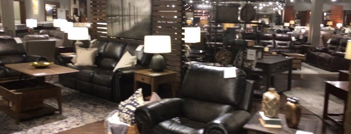 Jerome's Furniture is one of G'ın Beğendiği Mekanlar.