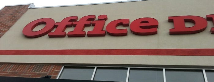 Office Depot is one of Lieux qui ont plu à Rob.