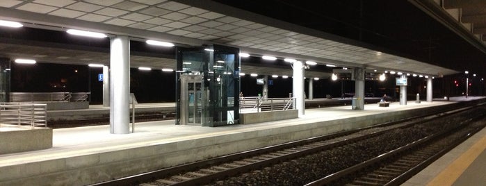 Bahnhof Gallarate is one of TiLo - S30 Cadenazzo-Luino-Gallarate.