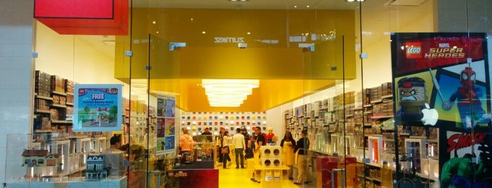 The LEGO Store is one of J. : понравившиеся места.