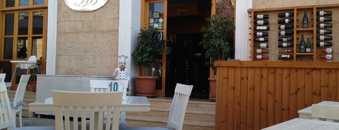 D&B Cafe Restaurant is one of Gezmelik.