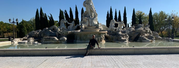 Fontana de Trevi - Parque Europa is one of 巨像を求めて.