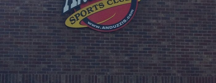 Anduzzis Sports Club Howard is one of Lugares favoritos de Chuck.