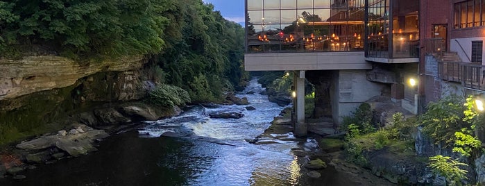 Beau's on the River is one of Must-visit Food and Drink Shops in Akron.