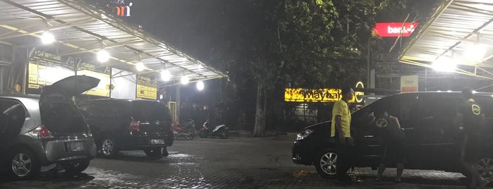 Yellow Car Wash is one of Car wash.