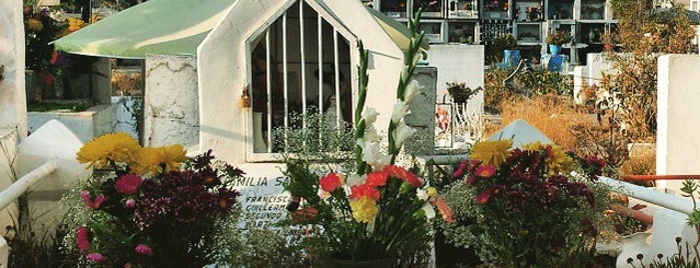 Cementerio parroquial de maipu is one of Trabajo.