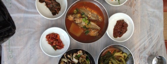 황소식당 is one of 여수.