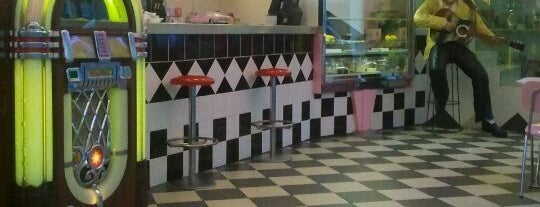 The Fifties Diner is one of Sítios.