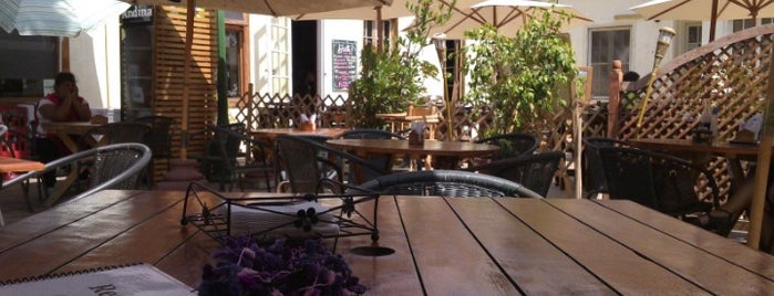 Cafe Del Valle is one of Tempat yang Disukai Sebastian.