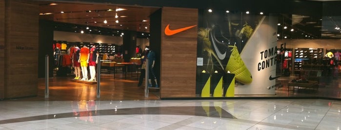 Nike Store is one of Lugares favoritos de Jessica.