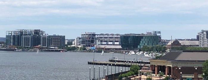 Washington Navy Yard Riverwalk is one of Barbara 님이 좋아한 장소.