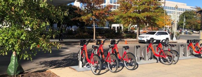 Capital Bikeshare - L'Enfant Plaza / 7th & C St SW is one of CaBi.
