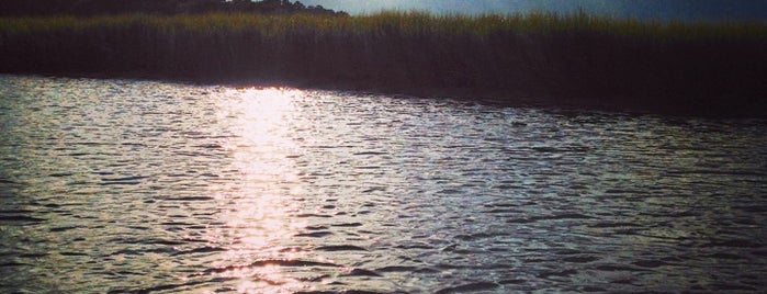 Wappoo Cut Boat Landing is one of Lugares favoritos de Alex.