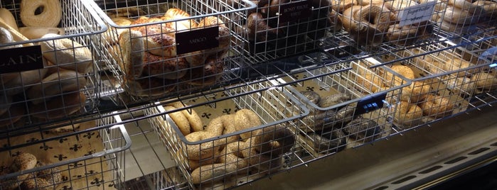 New York Bagel Company is one of Justinさんのお気に入りスポット.