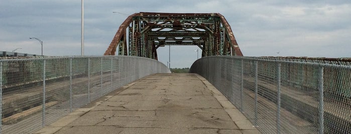 General Sullivan Bridge is one of places.