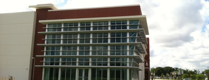 Broward College Central Campus is one of Jenna’s Liked Places.