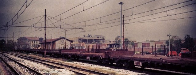Stazione Seregno is one of สถานที่ที่ Vito ถูกใจ.