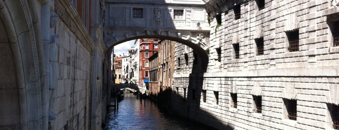 Ponte dei Sospiri is one of Места, где сбываются желания. Весь мир.