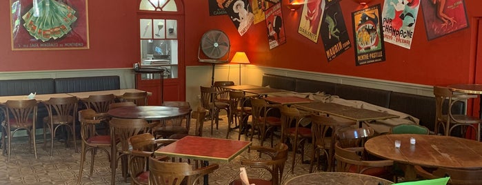 Café de la Poste is one of Luberon.