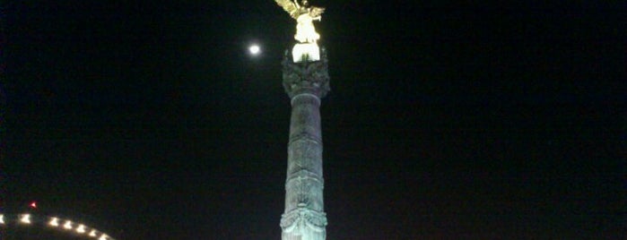 Monumento a la Independencia is one of Atracciones.