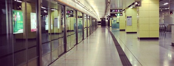 MTR Nam Cheong Station is one of Tung Chung Line 東涌綫.