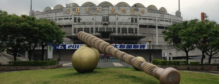 Taipei Tianmu Baseball Stadium is one of 台灣玩玩玩.