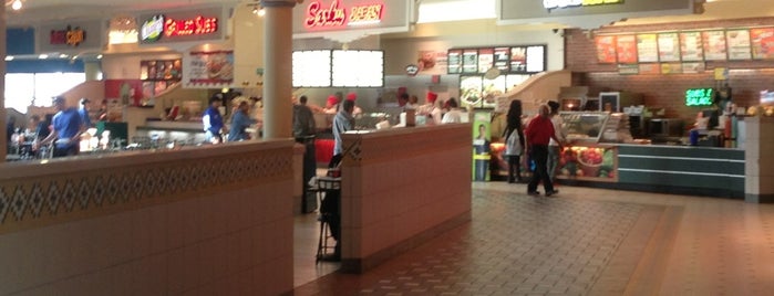 Arbor Place Mall Food Court is one of Lieux qui ont plu à Chester.