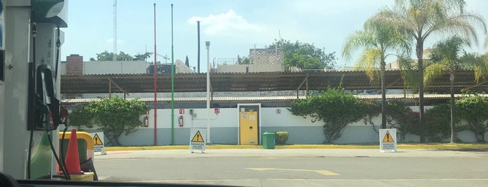 Gasolinera Pemex 5023 is one of Lugares favoritos de Gilberto.