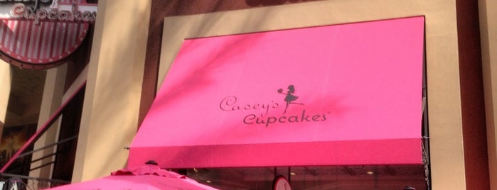 Casey's Cupcakes is one of สถานที่ที่ Lauren ถูกใจ.