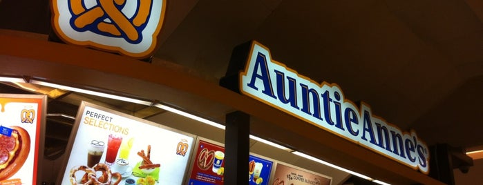 Auntie Anne's is one of Lugares favoritos de Onizugolf.