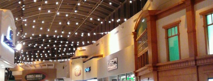 Triangle Town Center Mall is one of Raleigh.