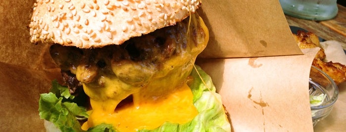 Jiyugaoka Burger is one of C: сохраненные места.
