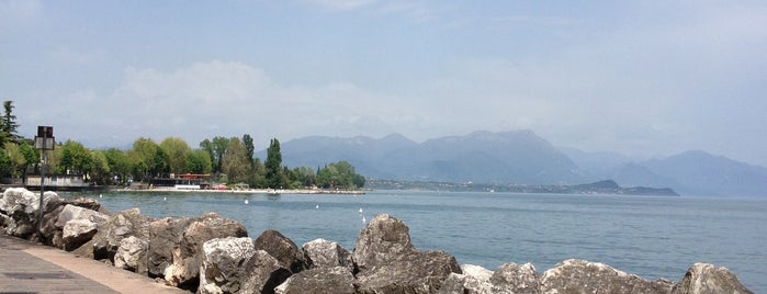 Lungolago di Desenzano del Garda is one of Posti che sono piaciuti a 🍒Lü🍒.