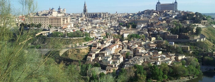 Toledo is one of Castilla la Mancha.