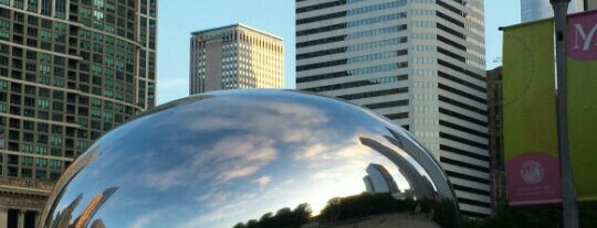 Cloud Gate by Anish Kapoor (2004) is one of Chitown.