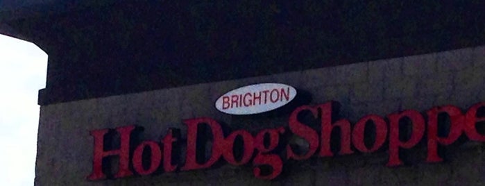 Brighton Hot Dog Shop is one of Becky 님이 좋아한 장소.