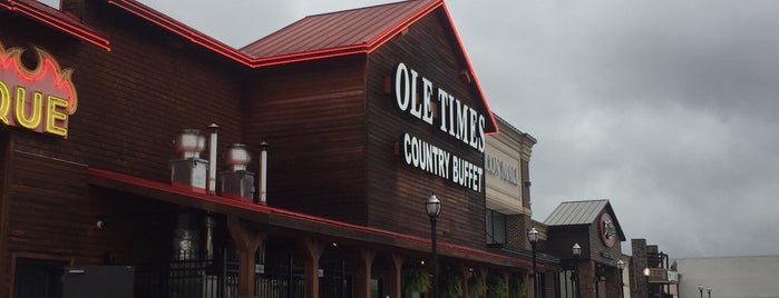 Old Times Country Buffet & BBQ is one of Posti che sono piaciuti a Chester.