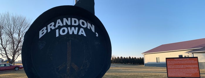 Iowa's Largest Frying Pan is one of Roadside Attractions.
