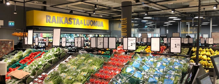 S-market is one of Vaki paikat Helsingissä.