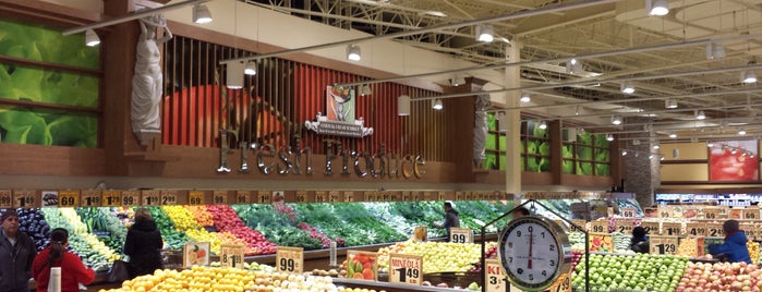 Cermak Fresh Market is one of martín’s Liked Places.