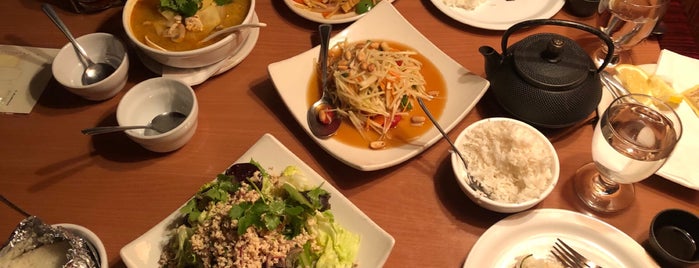 Ta Ra Rin Thai Cuisine is one of Locais curtidos por Ulysses.