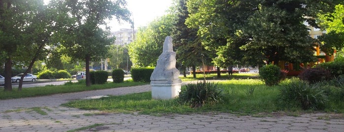 Народно Читалище "Захари Стоянов" is one of Местенца в Русе.