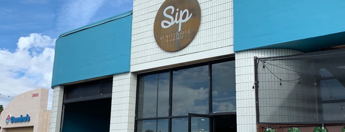 Sip Coffee and Beer Garage is one of Orte, die Hilary gefallen.
