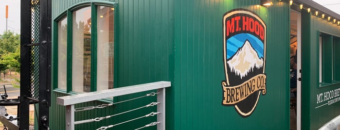 Mt Hood Brewing Company Tilikum Station is one of สถานที่ที่ Benjamin ถูกใจ.