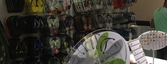 Havaianas is one of Aninnha dx.